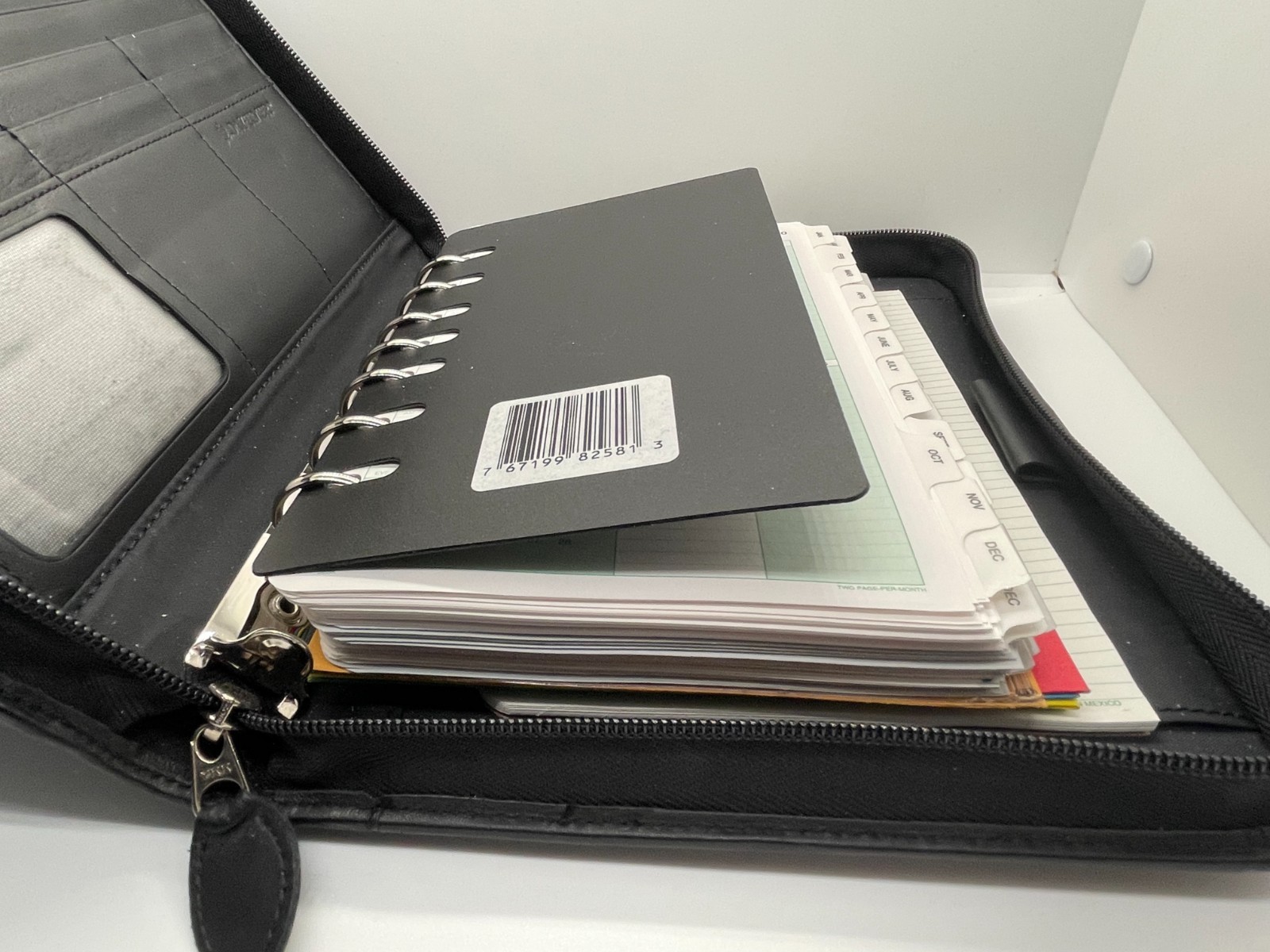 Leather Portfolio Daytimer Vintage Black Folder Folio Clean 10.5″ x 7.5″ + Paper