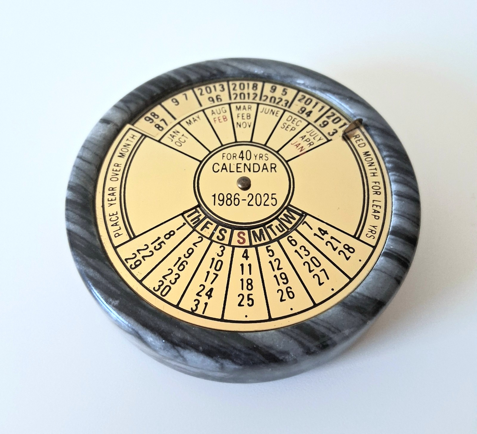 Vtg 40 Years Calendar 1986-2025 3″ Black Marble & Brass Office Desk Decor