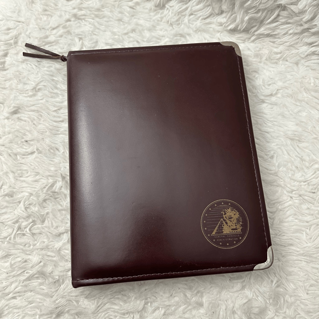No Brand Brown Thick Shiny Vinyl 3- Ring Planner with Day Runner Refill