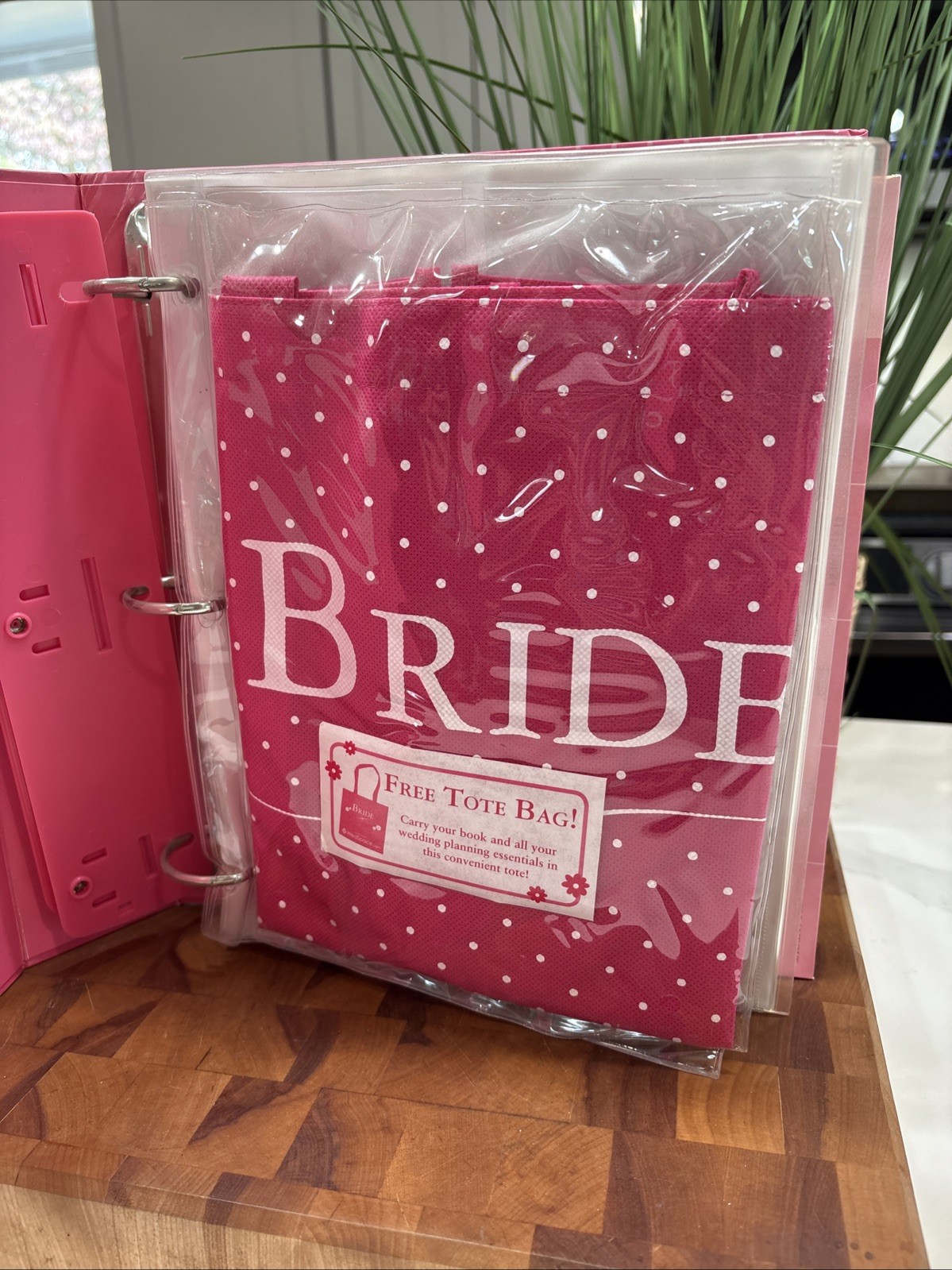 The Ultimate Wedding Planner & Organizer Binder Elizabeth & Alex Lluch FREE TOTE