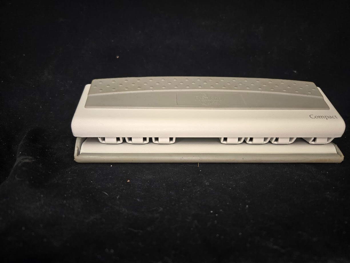 The Ergo Punch for Franklin Day Planner Pocket 6 Hole Punch 3 1/2″x 6″