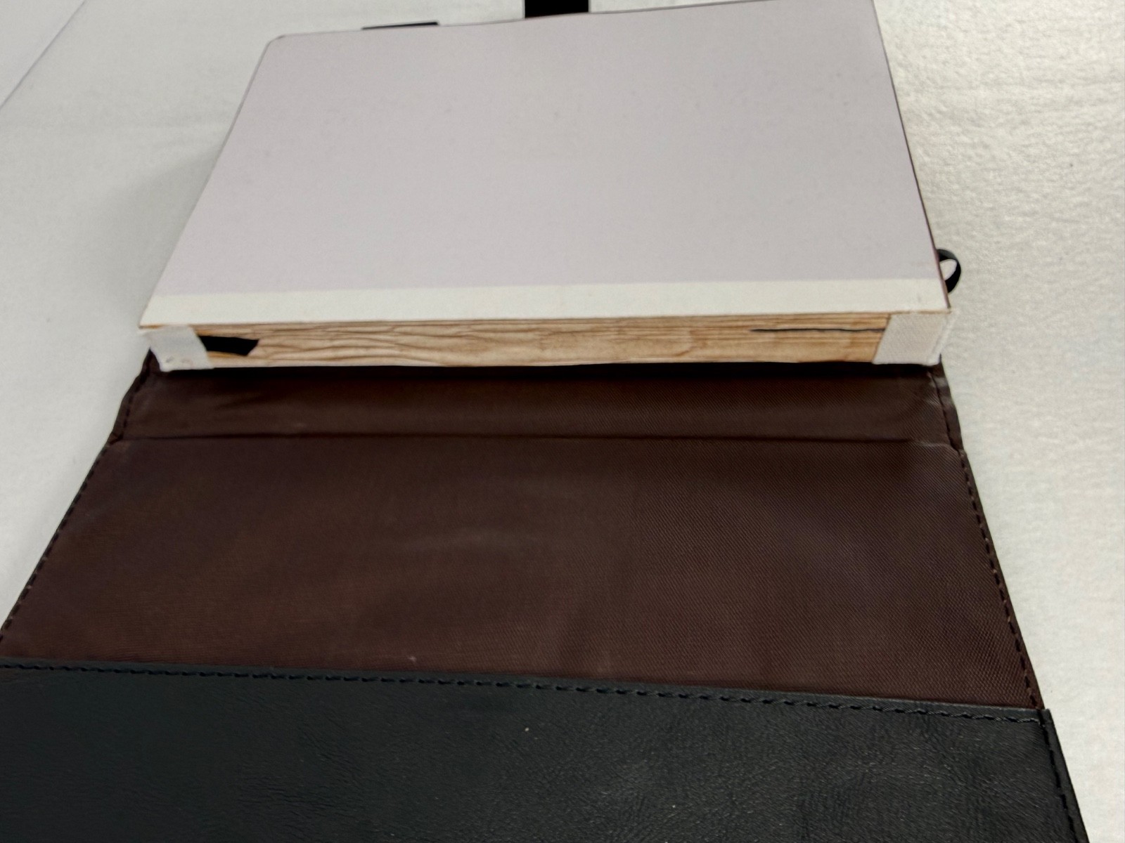 Cagie Journal with Lock Refillable 290 Lined Pages, Black w/ Gold Lock