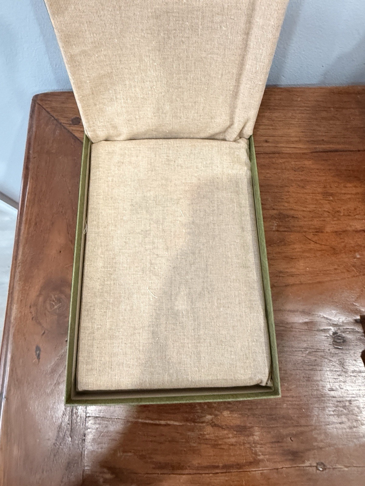 Authentic Gucci Tian Luxury Lg Notebook Journal Brand New with Box and Dust Bag