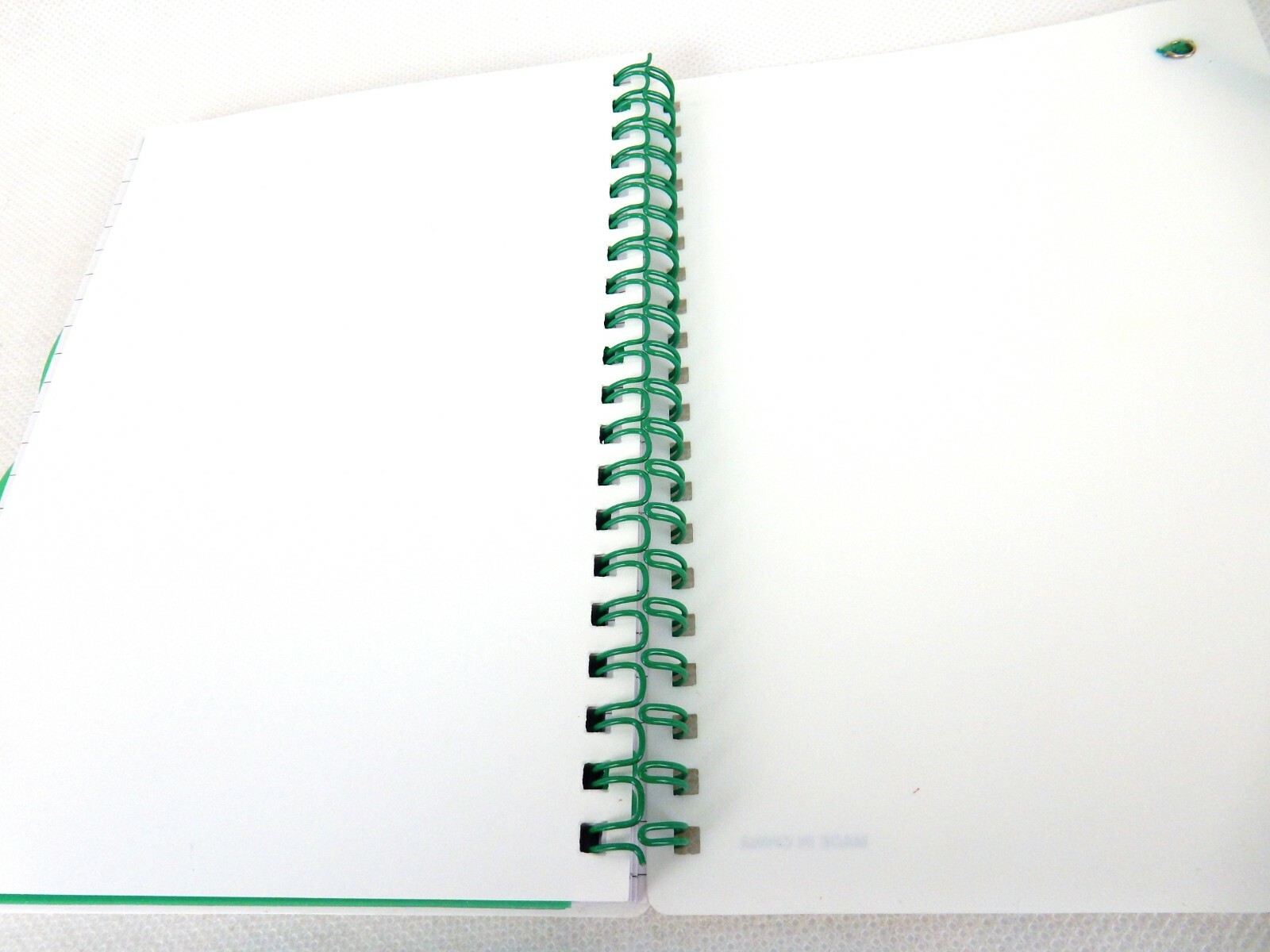 Wire Bound Notebook w/4 Dividers, White w/Green Accent, Elastic Closure, #MP499