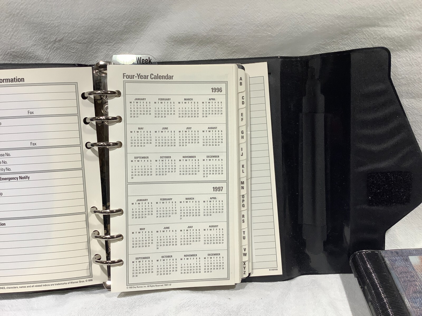 Vintage Looney Tunes Day Runner Student Planner Organizer 1996 Taz/Looney Tunes