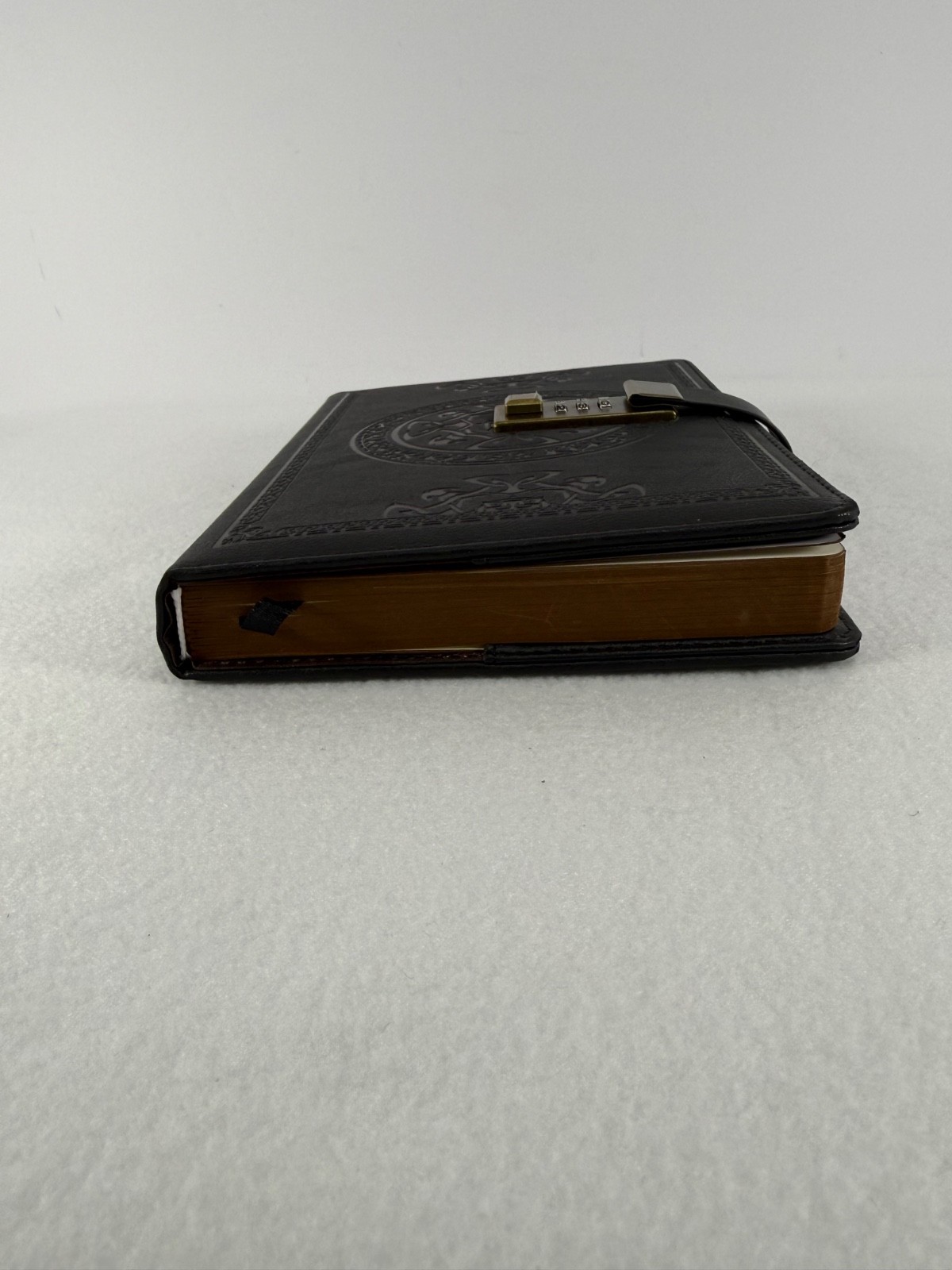 Cagie Journal with Lock Refillable 290 Lined Pages, Black w/ Gold Lock