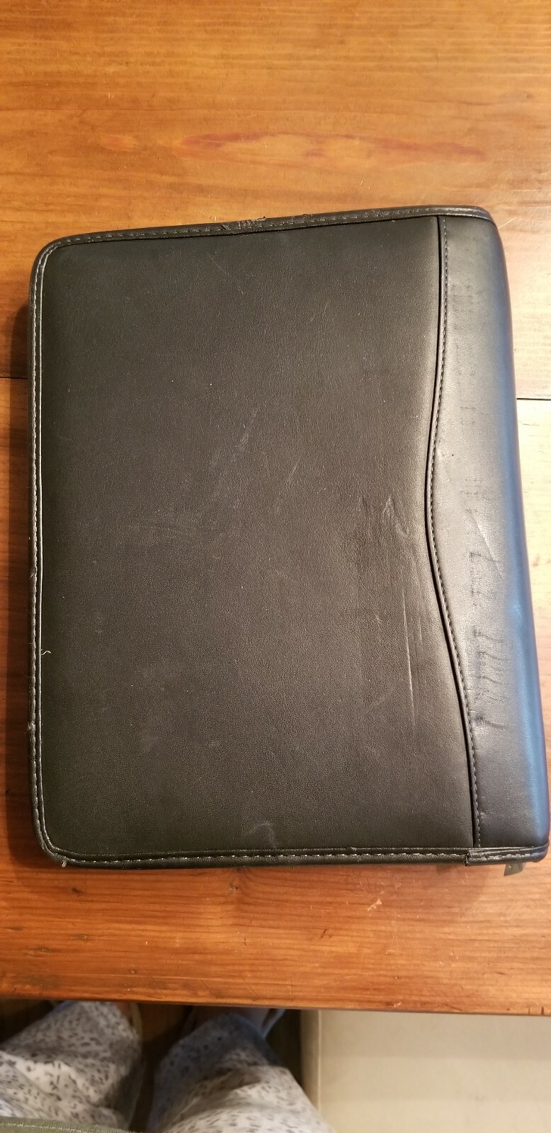 Franklin Covey Classic Black 1 1/2″ Ring Zip Binder