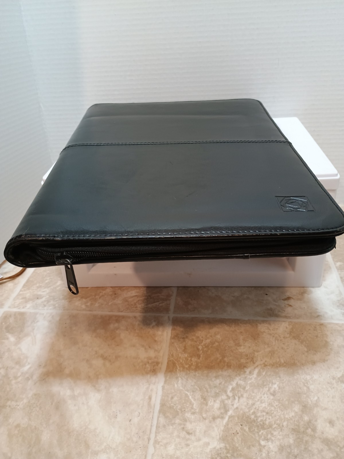 Black Zippered Padfolio Faux Leather Pre-owned Great Condition