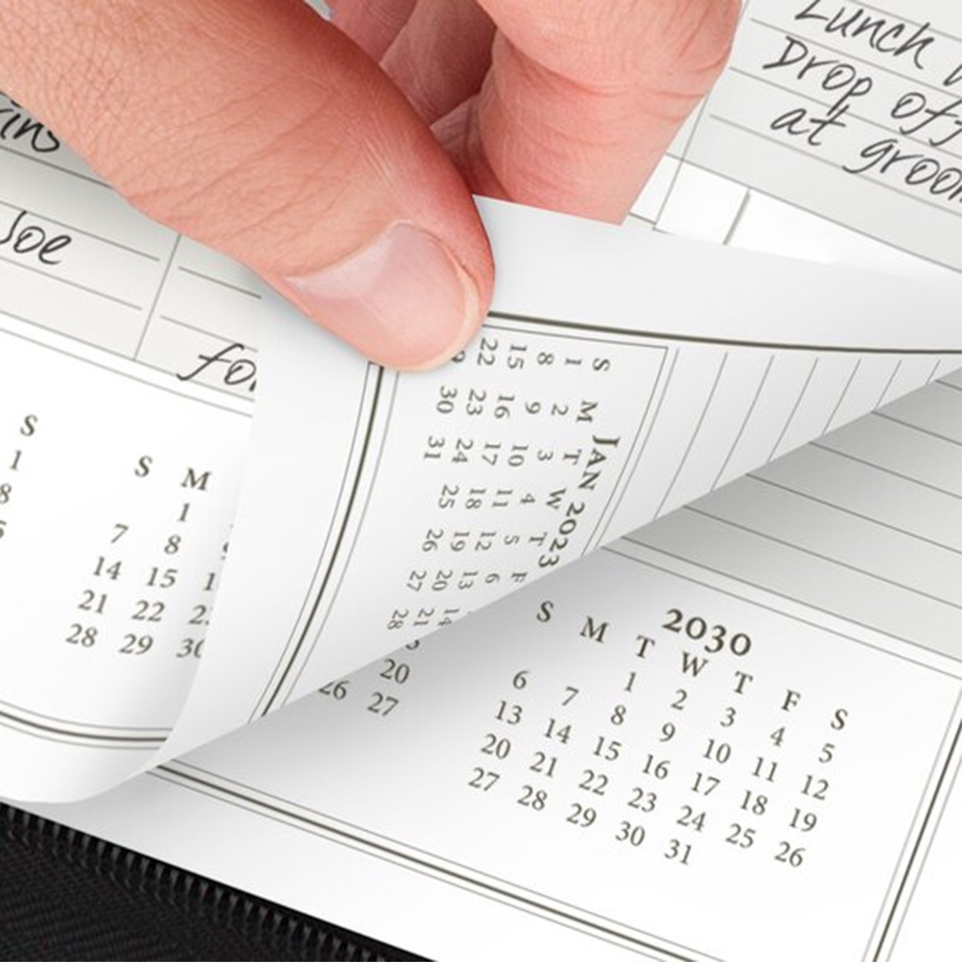 AT-A-GLANCE Undated Windsor Slim Profile Monthly Set, Black Pocket, 3-1/2×6-1/2″