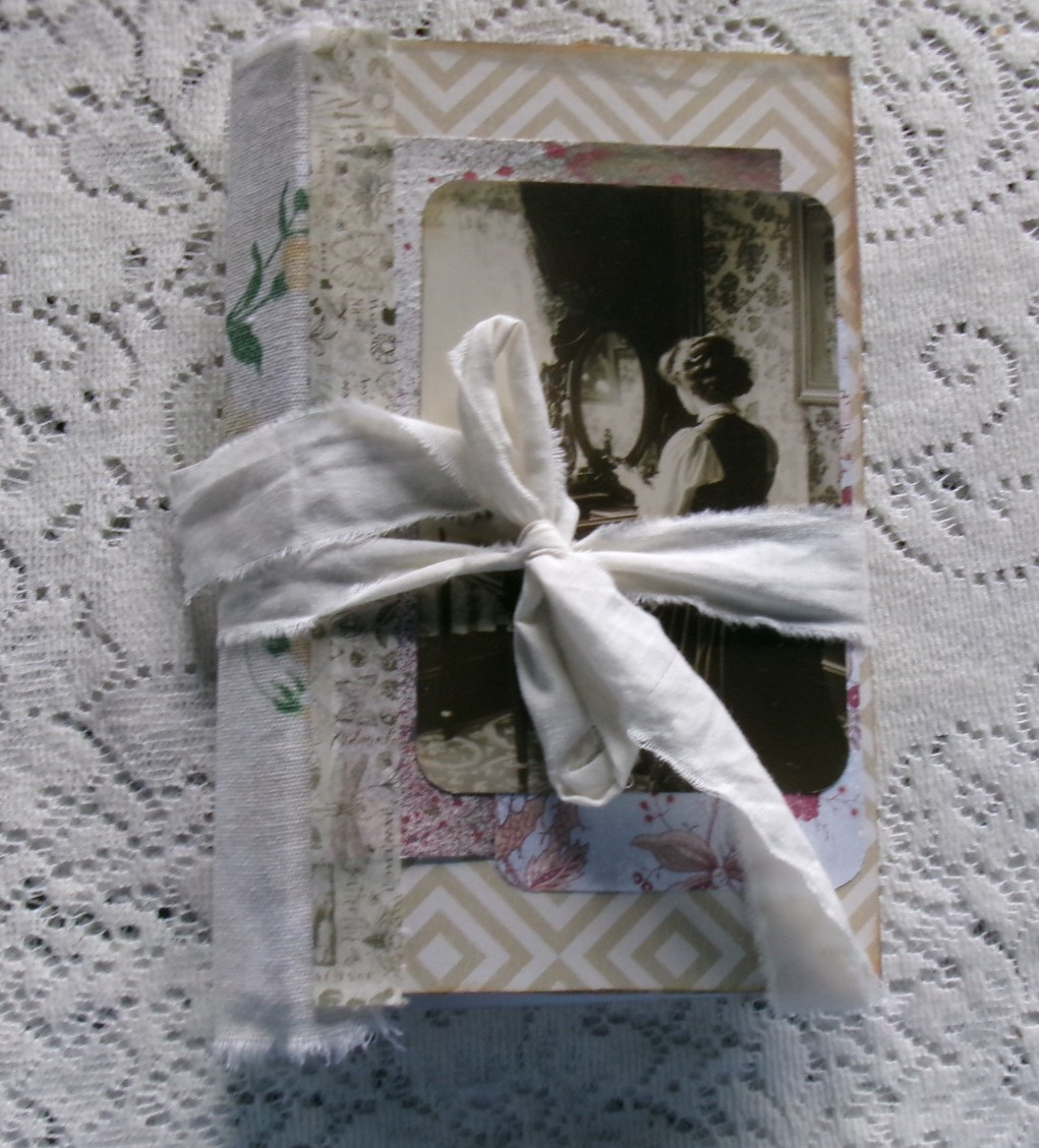 JUNK JOURNAL LADY IN THE MIRROR 6 1/2″ X 9″ APPROX. 50 PAGES