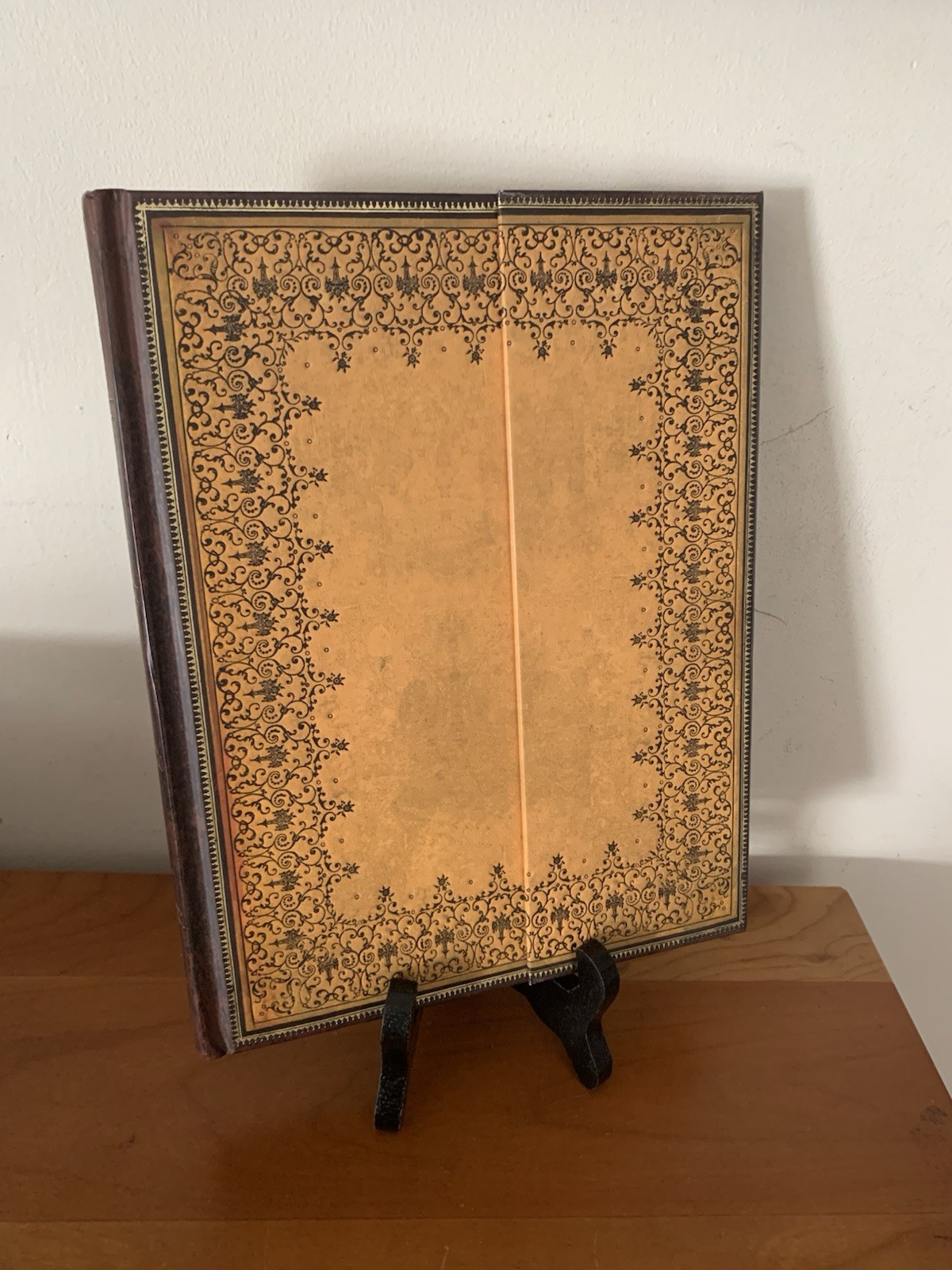 Blank Book – PaperBlanks – Magnetic Cover – 7” X 9” 144 Pages