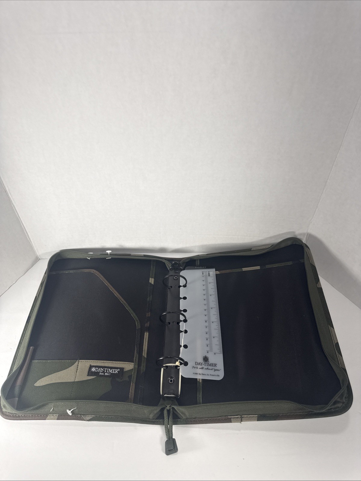 New~Day timer Zippered 3 Ring Camo Military Planner~11.5”x9”x1.5”