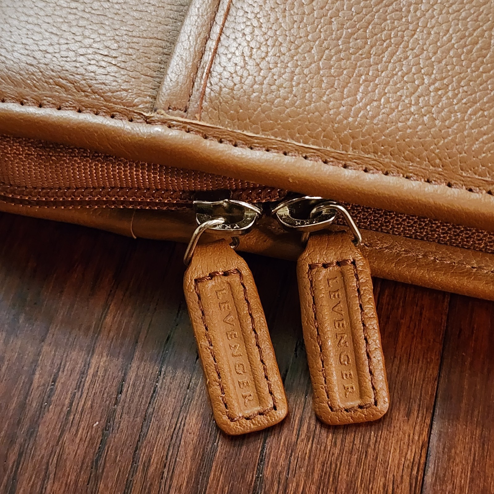 Levenger 12″ x 13.5″ Brown Leather Folio Full-Zip Portfolio Note Pad Handle