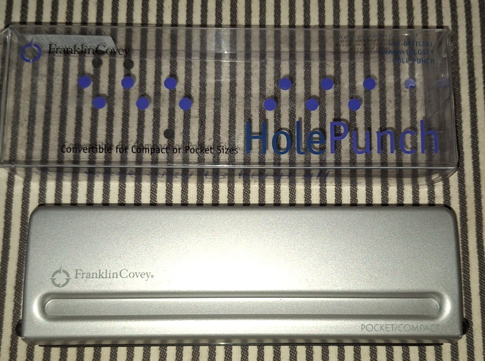NEW OPEN BOX FRANKLIN COVEY CLASSIC SILVER 7 HOLE PUNCH 5.5×8.5 PLANNER SHEETS