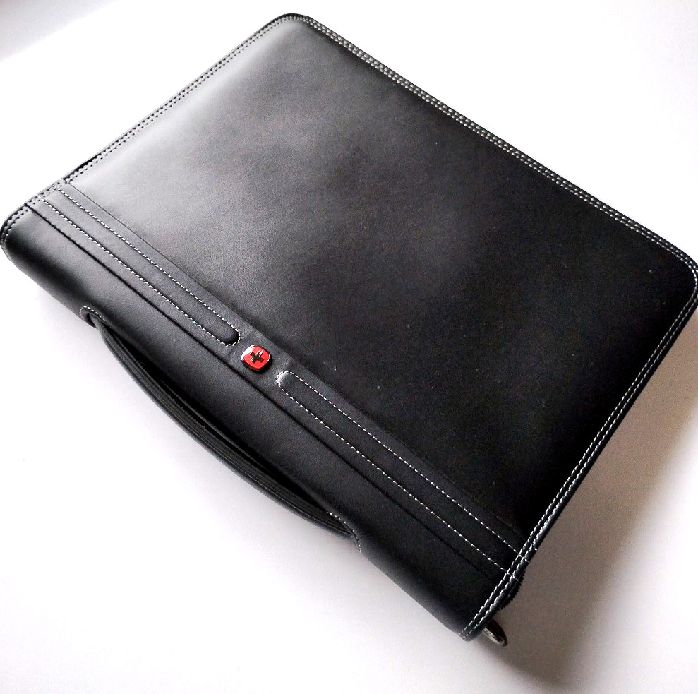 Wenger Zippered Executive Padfolio, Padded Document Organizer, Black