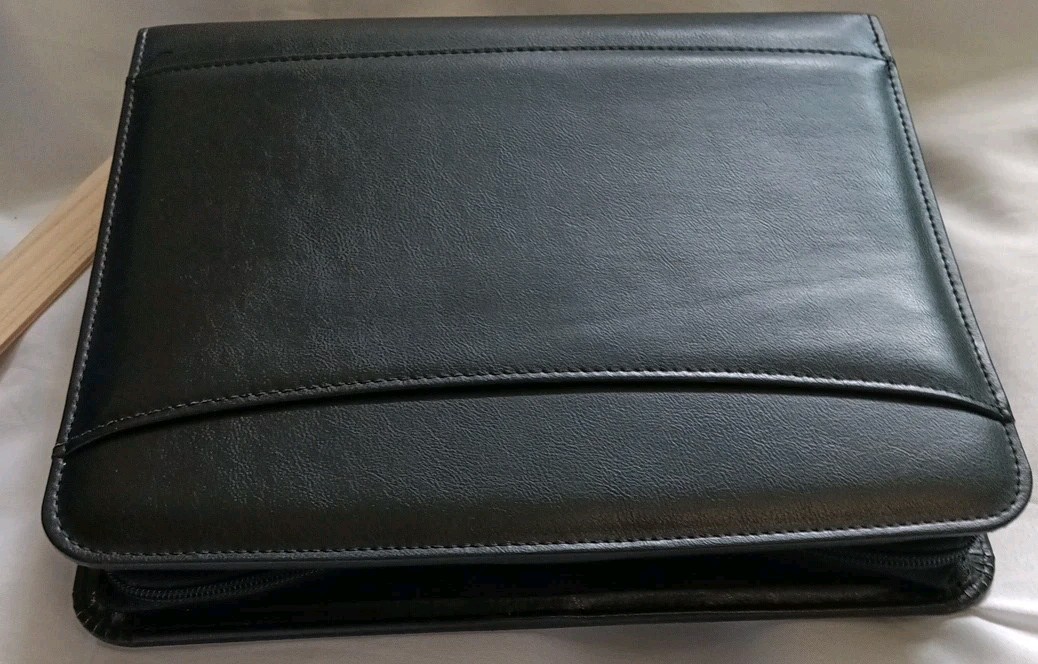 At A Glance Planner Organizer Black Faux Leather 7 Rings 8.5×10.25×2, 008745