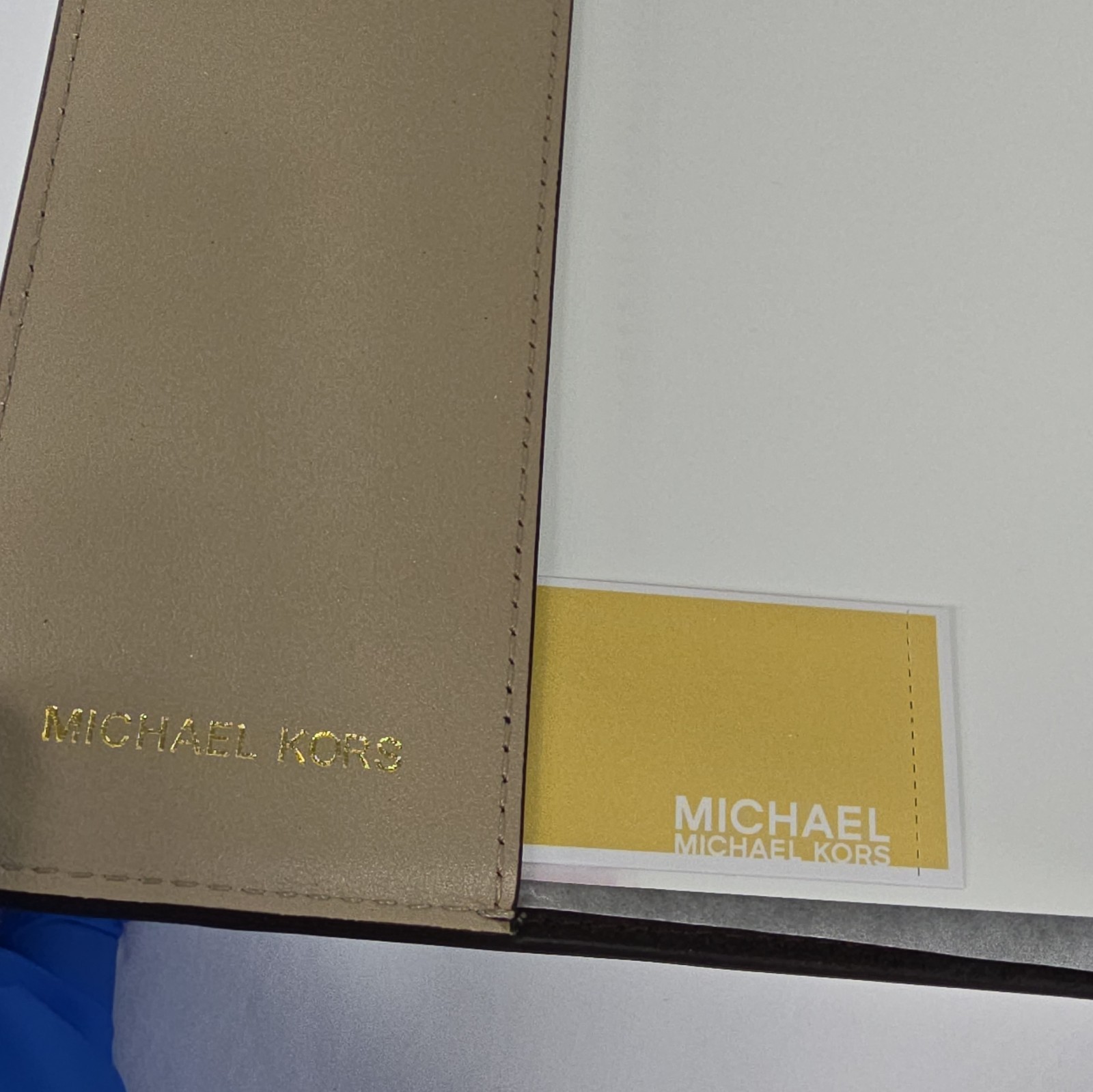MICHAEL KORS Travel Accessories MD Leather Notebook Champagne Elastic Closure…