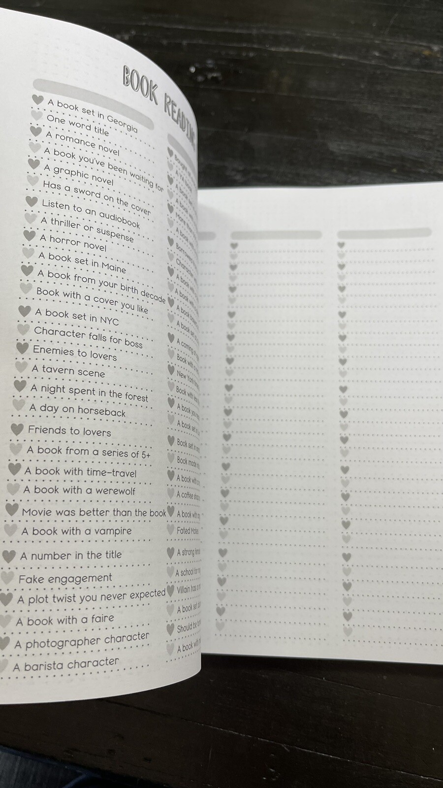 Reading Journal Tracker Moody Cute Dark Aesthetic 200 Pages