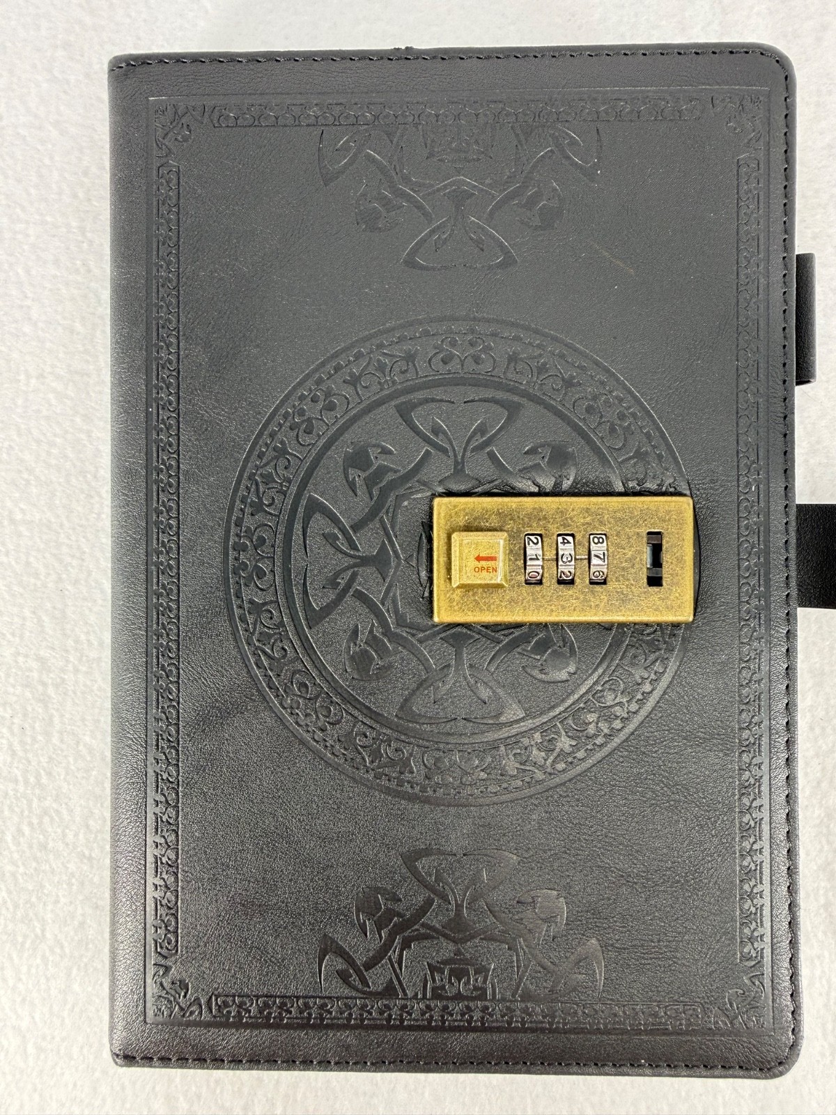 Cagie Journal with Lock Refillable 290 Lined Pages, Black w/ Gold Lock
