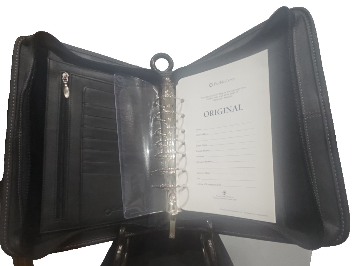 Franklin Covey Full Grain Nappa Leather 7-Ring Binder Black Classic Zip Around.