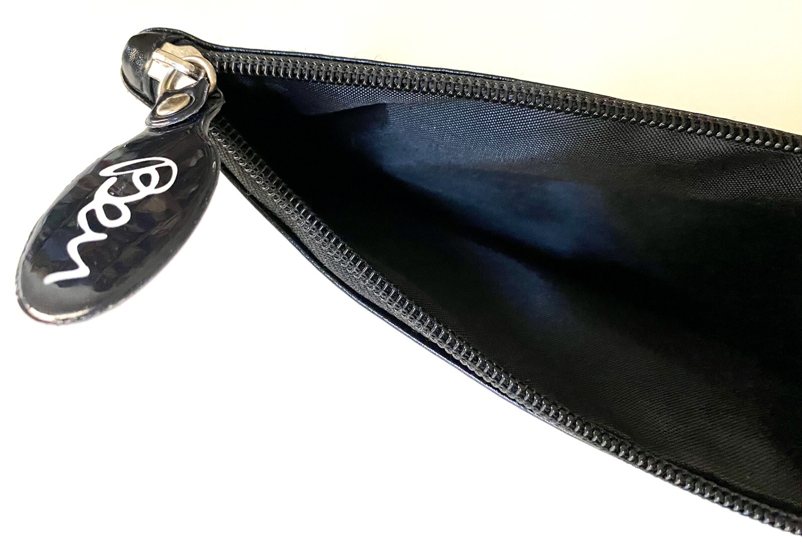 Quo Vadis Ben Black Pouch Size: 8.5″ x 4.5″ x 0.4″