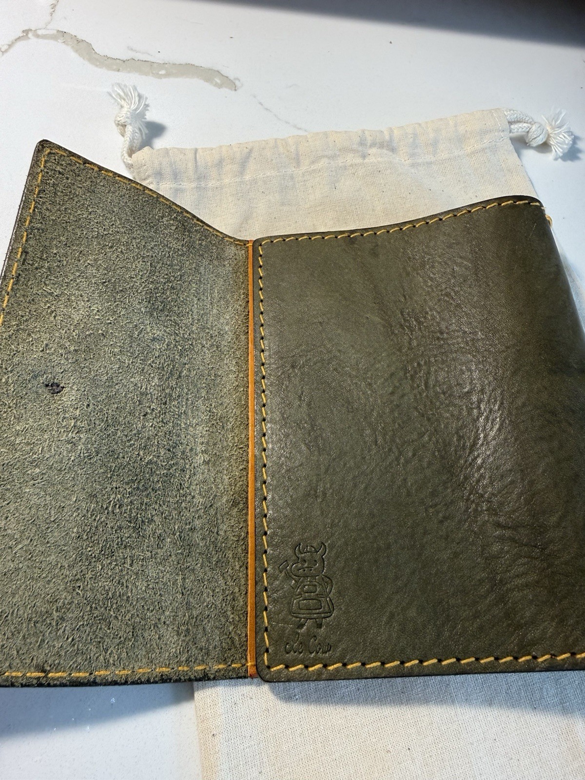 Le Cow – A6 leather cover army green with yellow leather pockets
