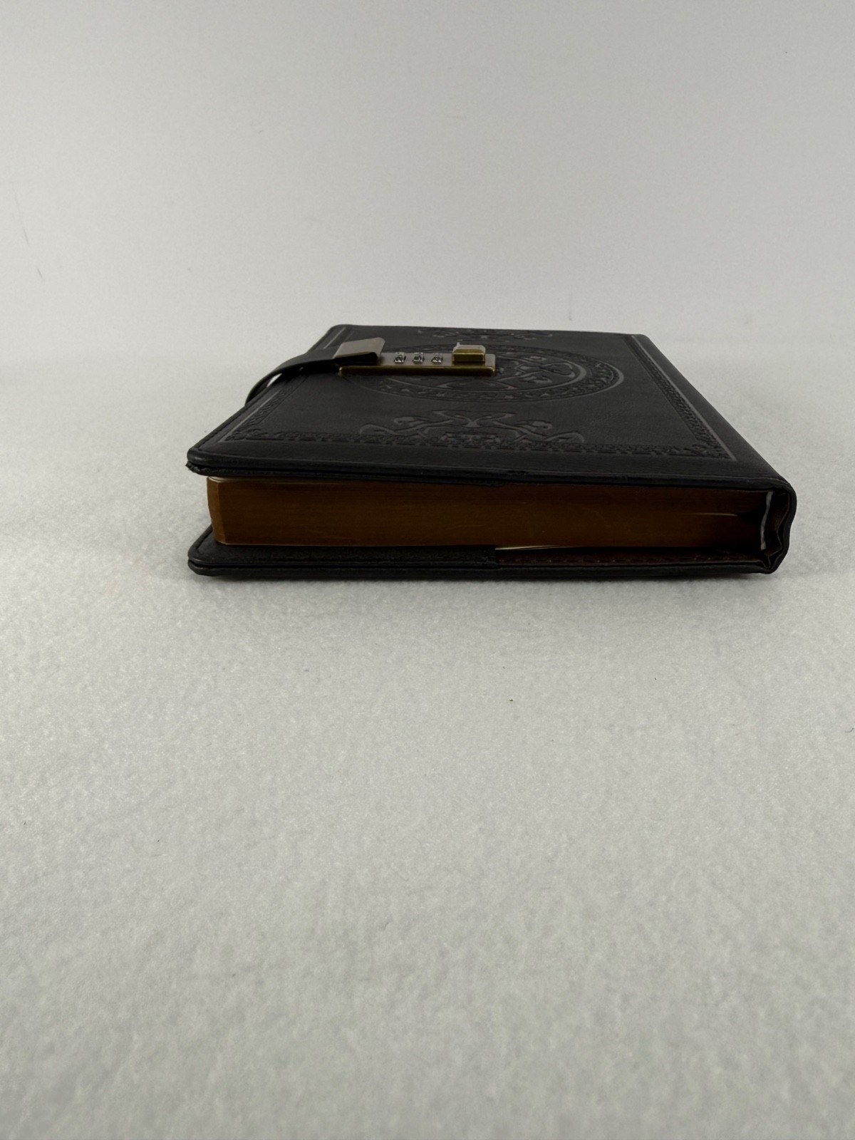 Cagie Journal with Lock Refillable 290 Lined Pages, Black w/ Gold Lock