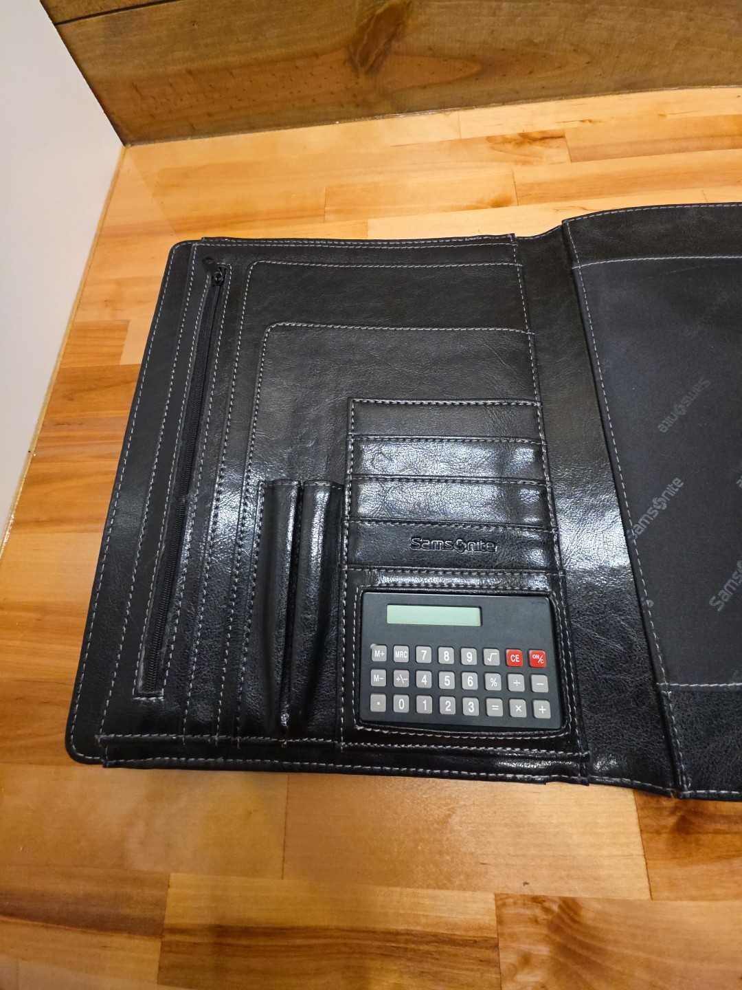Samsonite Vinyl Tri-Fold Writing Pad, 10 1/2″ x 12 1/2″ Black, Used