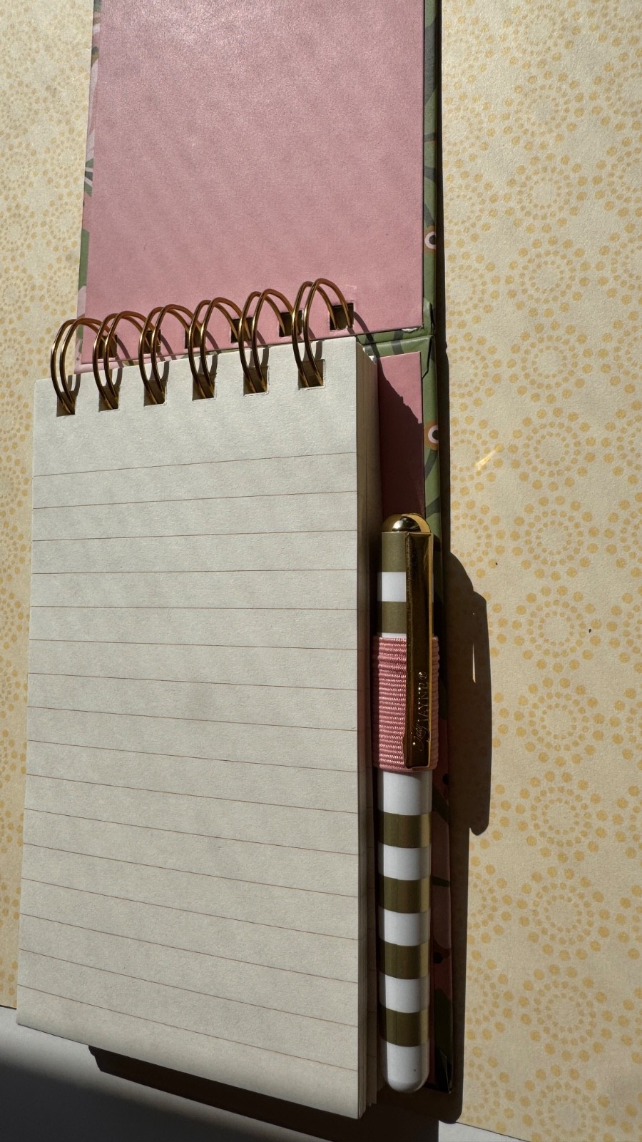 Spiral Pocket Lined Notebook + Pen-Floral Design-6.5 in x3.5 in- Shopping list..