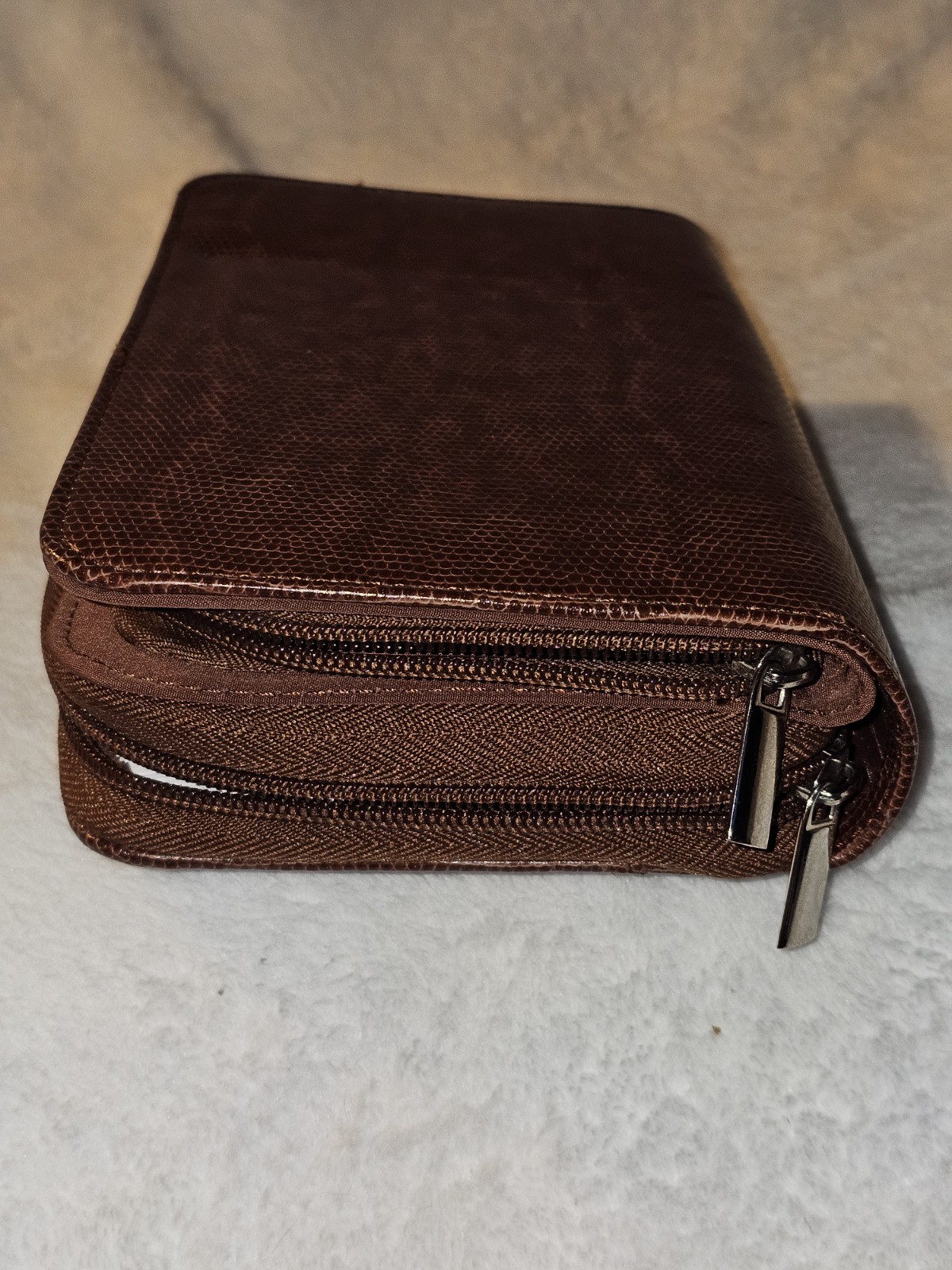 NEW Mundex Vintage Brown Faux Leather Wallet/ 6 Ring Planner. Zip Closure