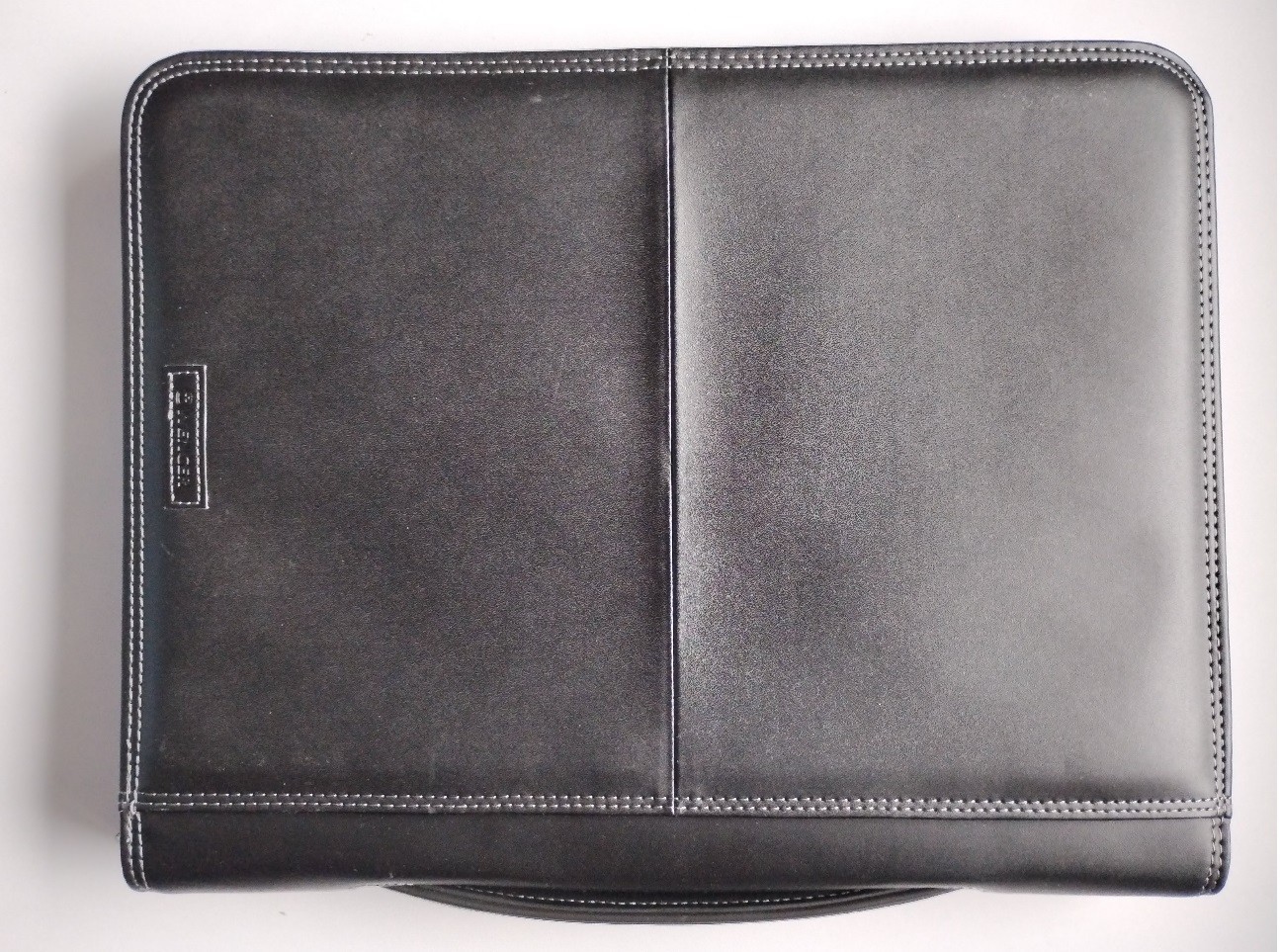 Wenger Zippered Executive Padfolio, Padded Document Organizer, Black