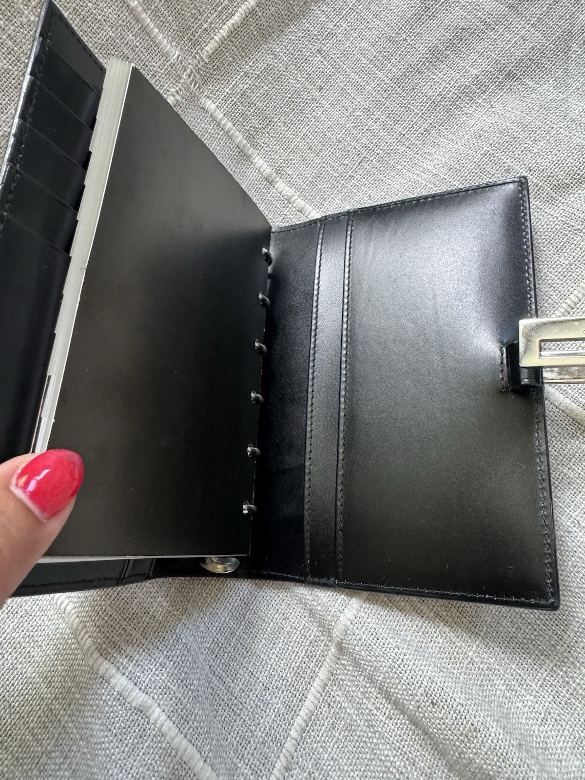Gucci 2011 Leather Pocket Ring Binder Organizer Agenda/Passport Holder
