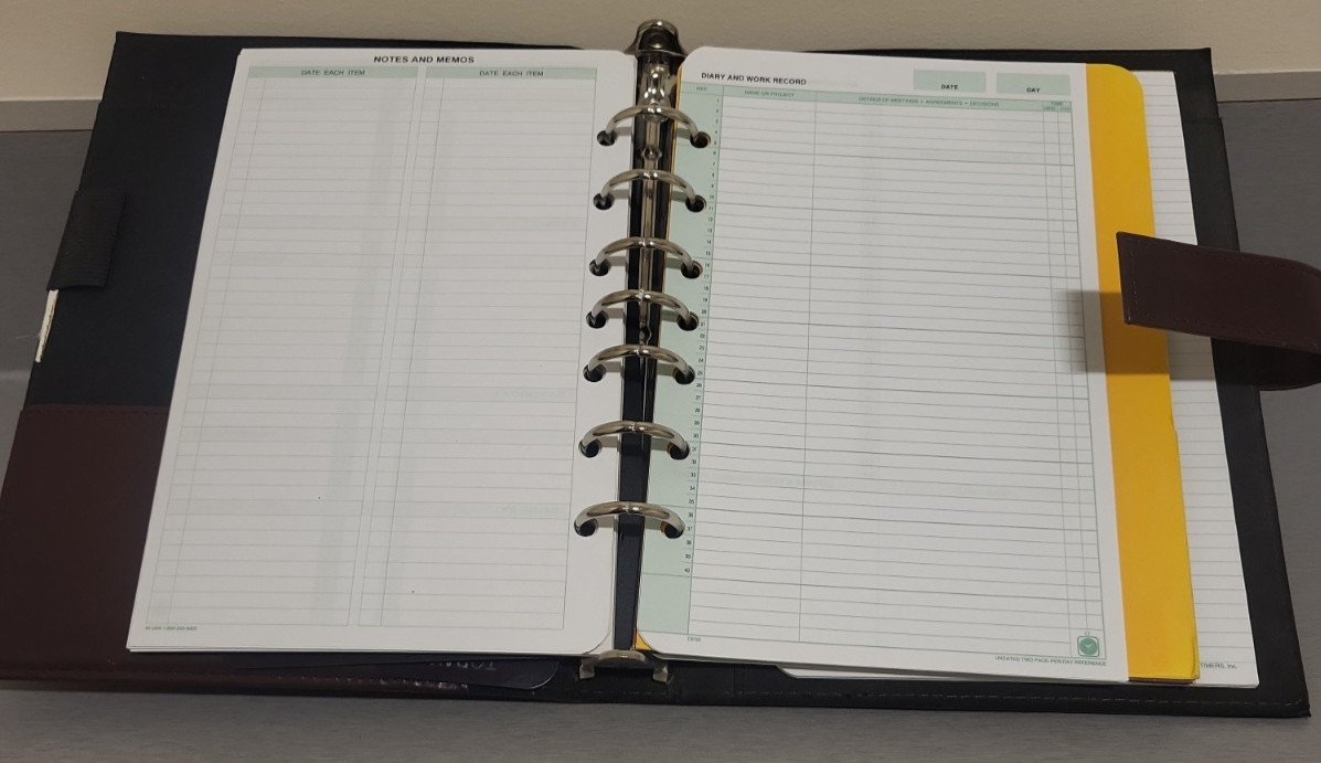 VTG Day-Timer Burgundy Wine Leather 3 Ring Planner Organizer 9.5 X 7 w/inserts