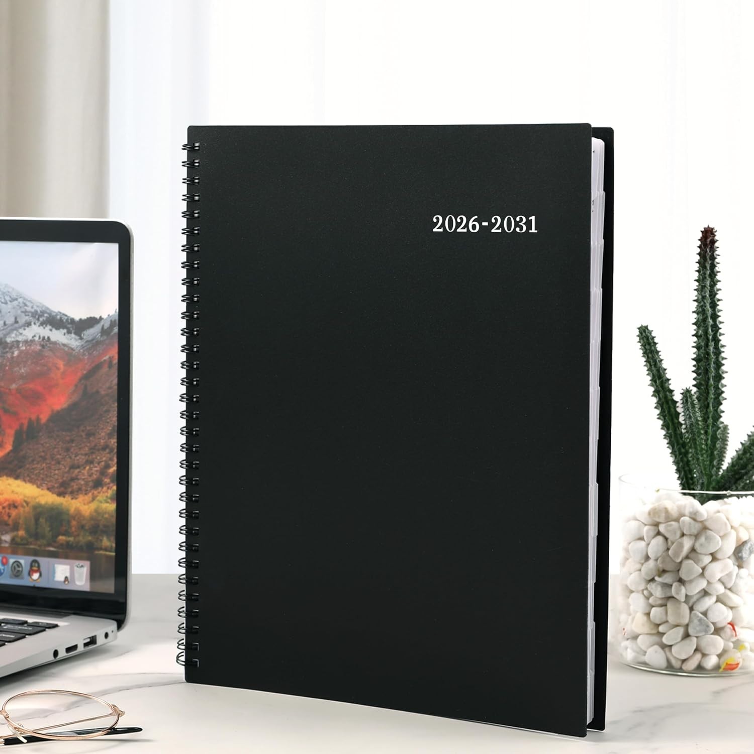 2026-2031 Monthly Planner: Flexible Cover, Holidays Marked & Goal Motivation