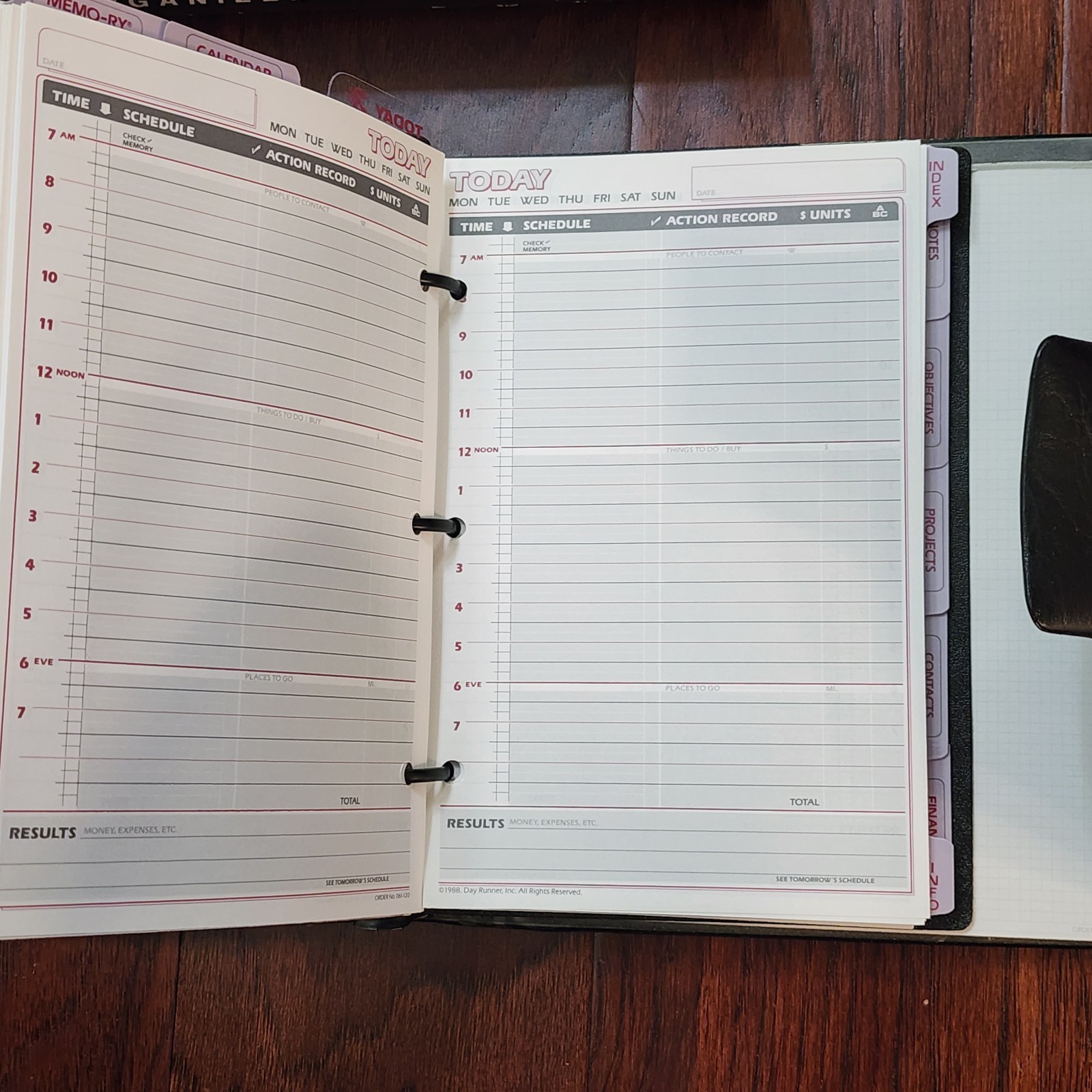 Vintage 1994 DayRunner Classic Edition Personal Organizer 3-Ring Day Planner