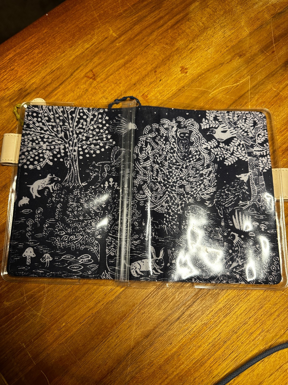 Hobonichi Techo 2018 Cover Mina Perhonen Imagine A6 with cover on cover