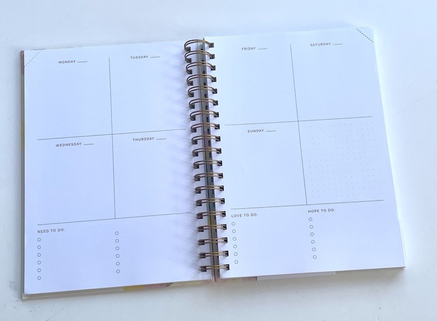 17-Month Undated Planner Spiral Bound Hardcover New Compendium