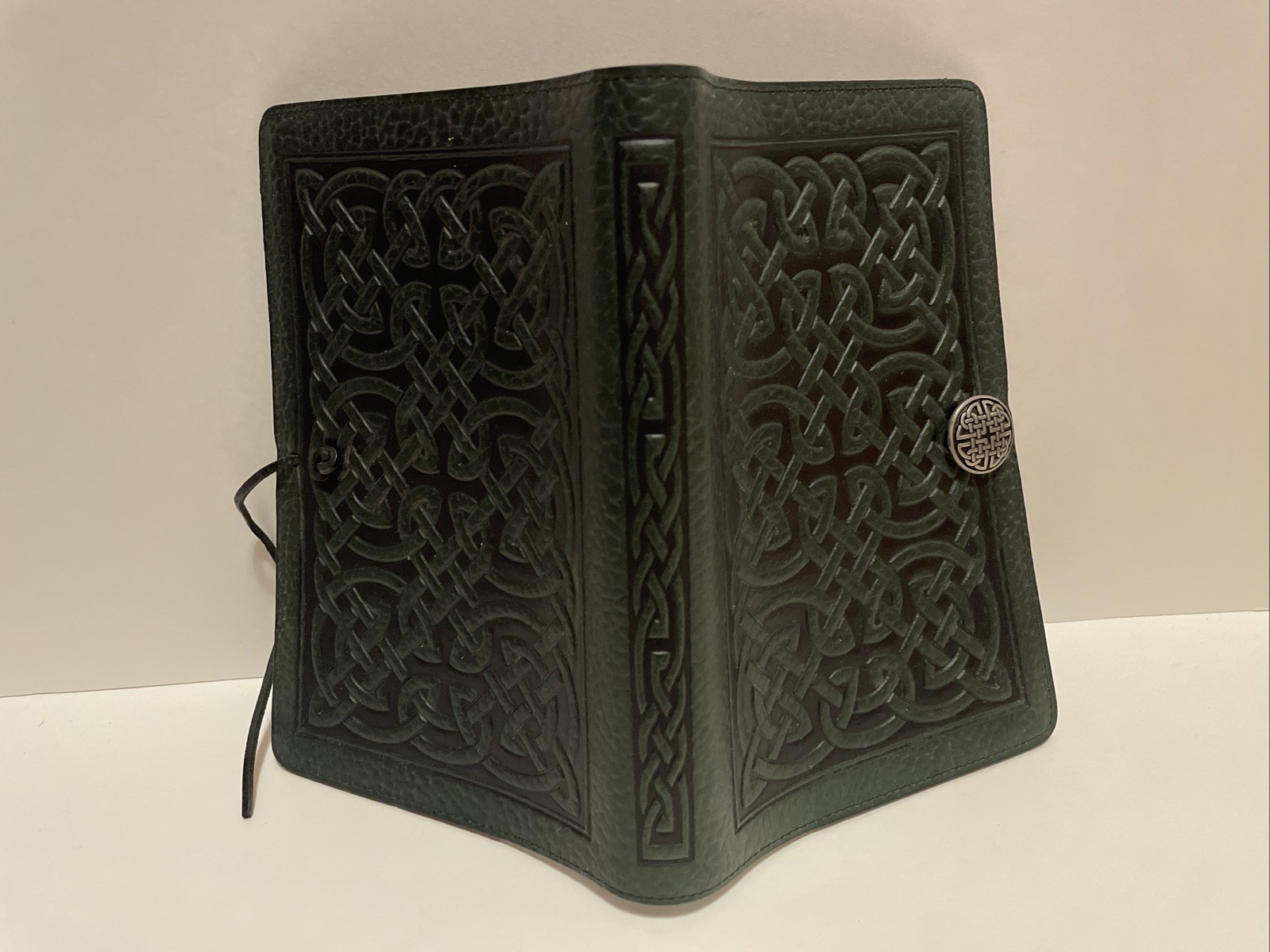 Oberon Celtic Design Tooled Green Leather Refillable Notebook Journal Cover 6×9”