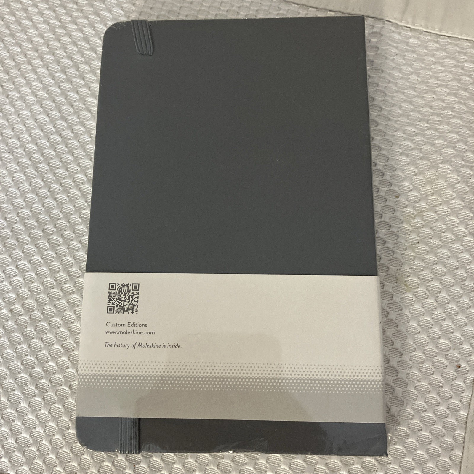 Moleskine Classic Notebook, hard Cover, Medium (4.5″ x 7″) lined paper gray grey