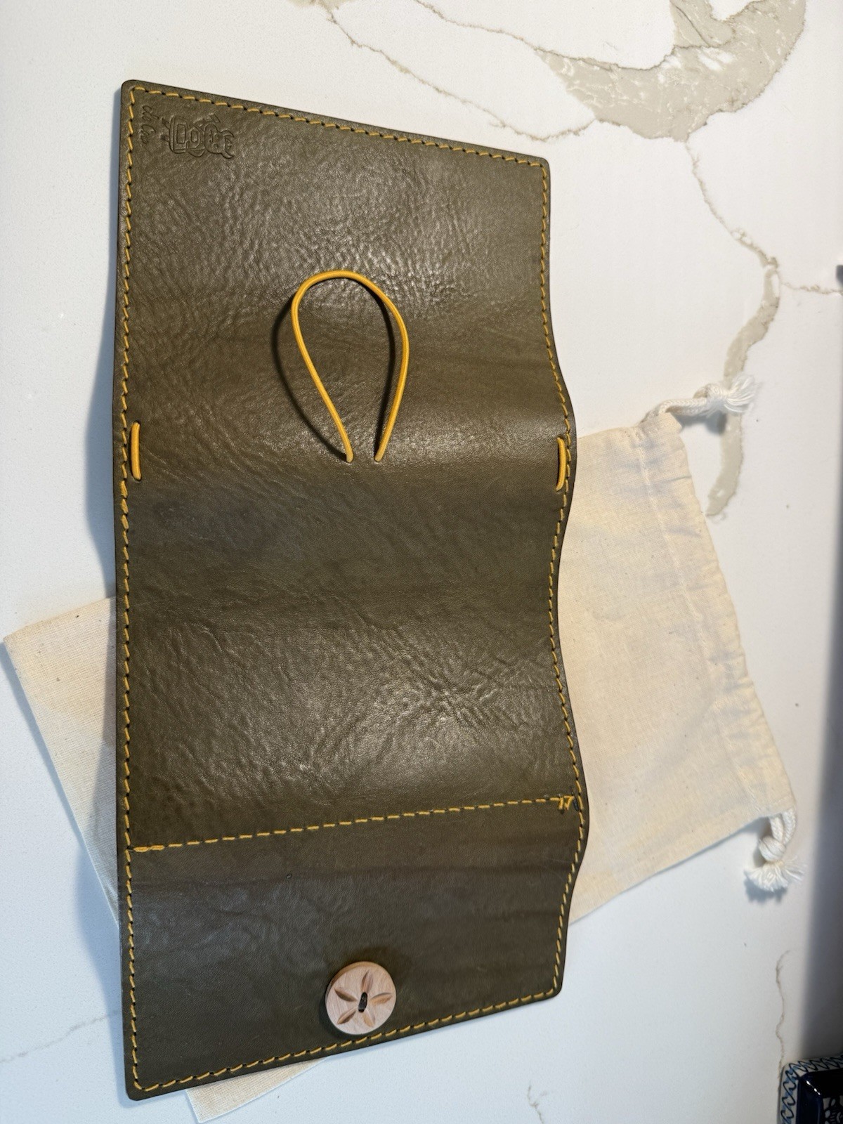 Le Cow – A6 leather cover army green with yellow leather pockets