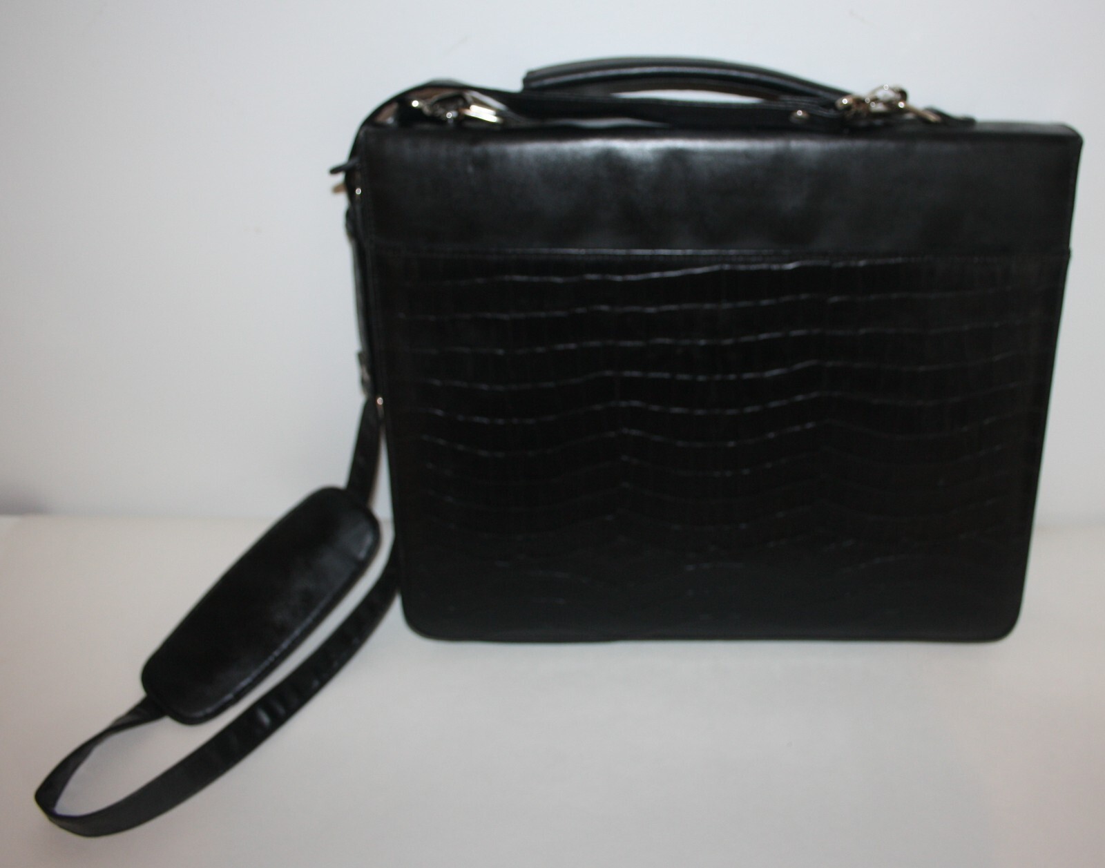 Buxton Leather Zip Around Cal-Q Folio Croc Cover #58-785 Folio Crossbody