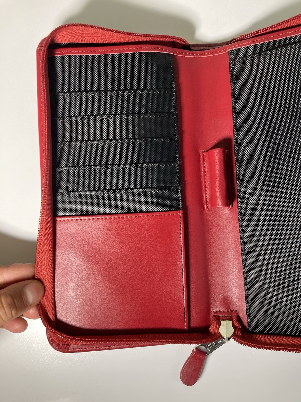CLAVA Classico Italia Genuine Leather Red Zip Around Portfolio Organizer
