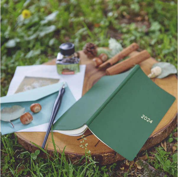 Hobonichi Techo 2024 Weeks Smooth Sangria/ Forest Green ENG/JPN JAPAN NEW