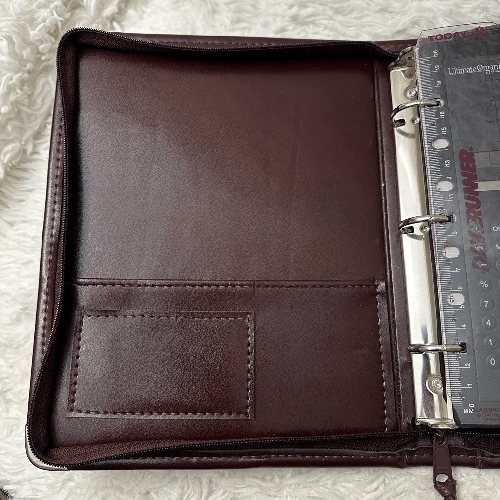 No Brand Brown Thick Shiny Vinyl 3- Ring Planner with Day Runner Refill
