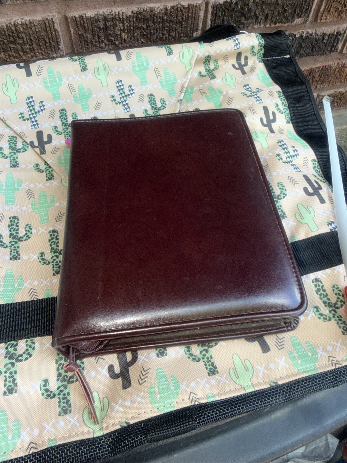 Dayrunner Personal Organizer Planner Vintage 2003 Classic Edition Burgundy Zip