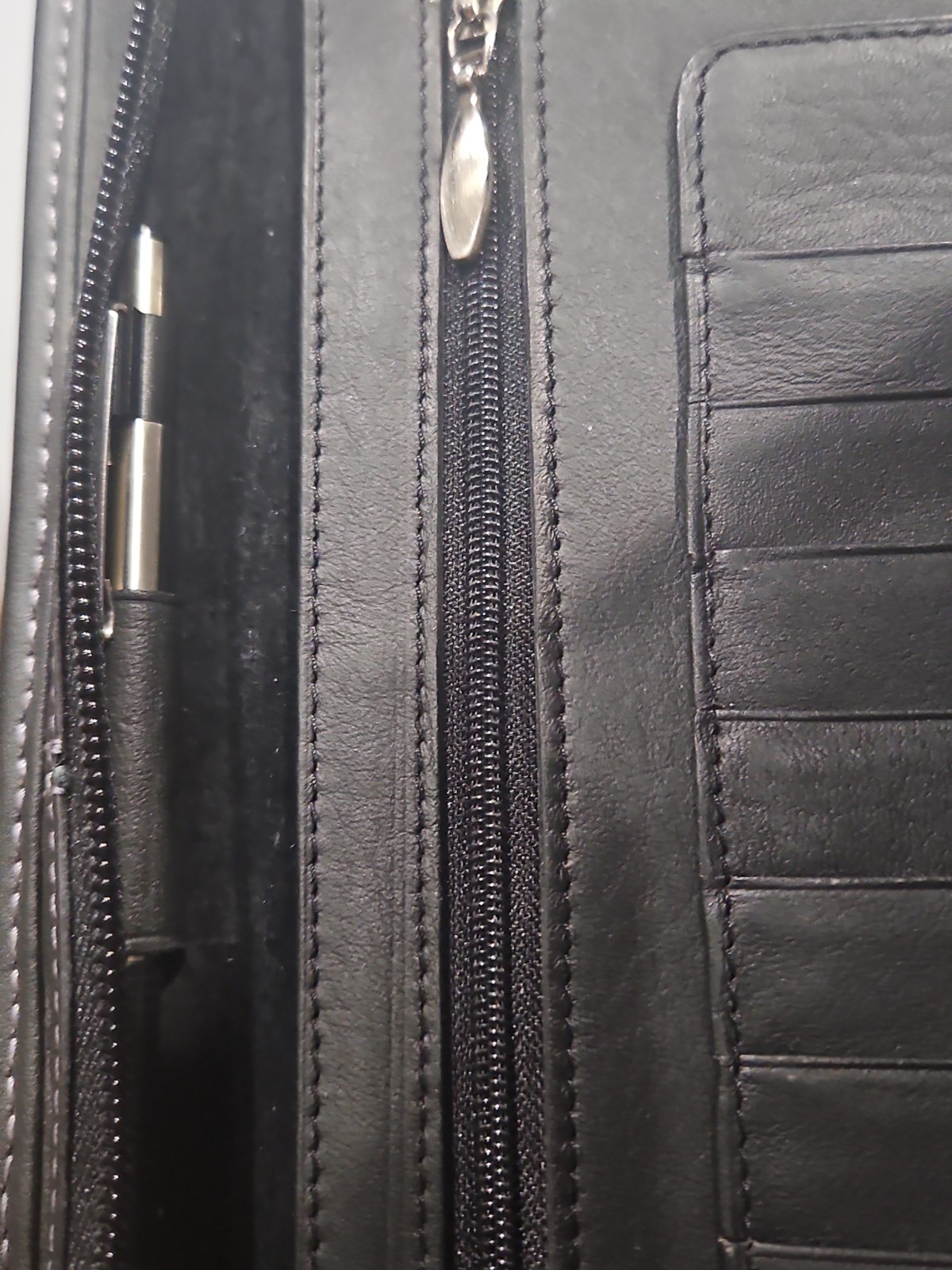 Franklin Covey Full Grain Nappa Leather 7-Ring Binder Black Classic Zip Around.