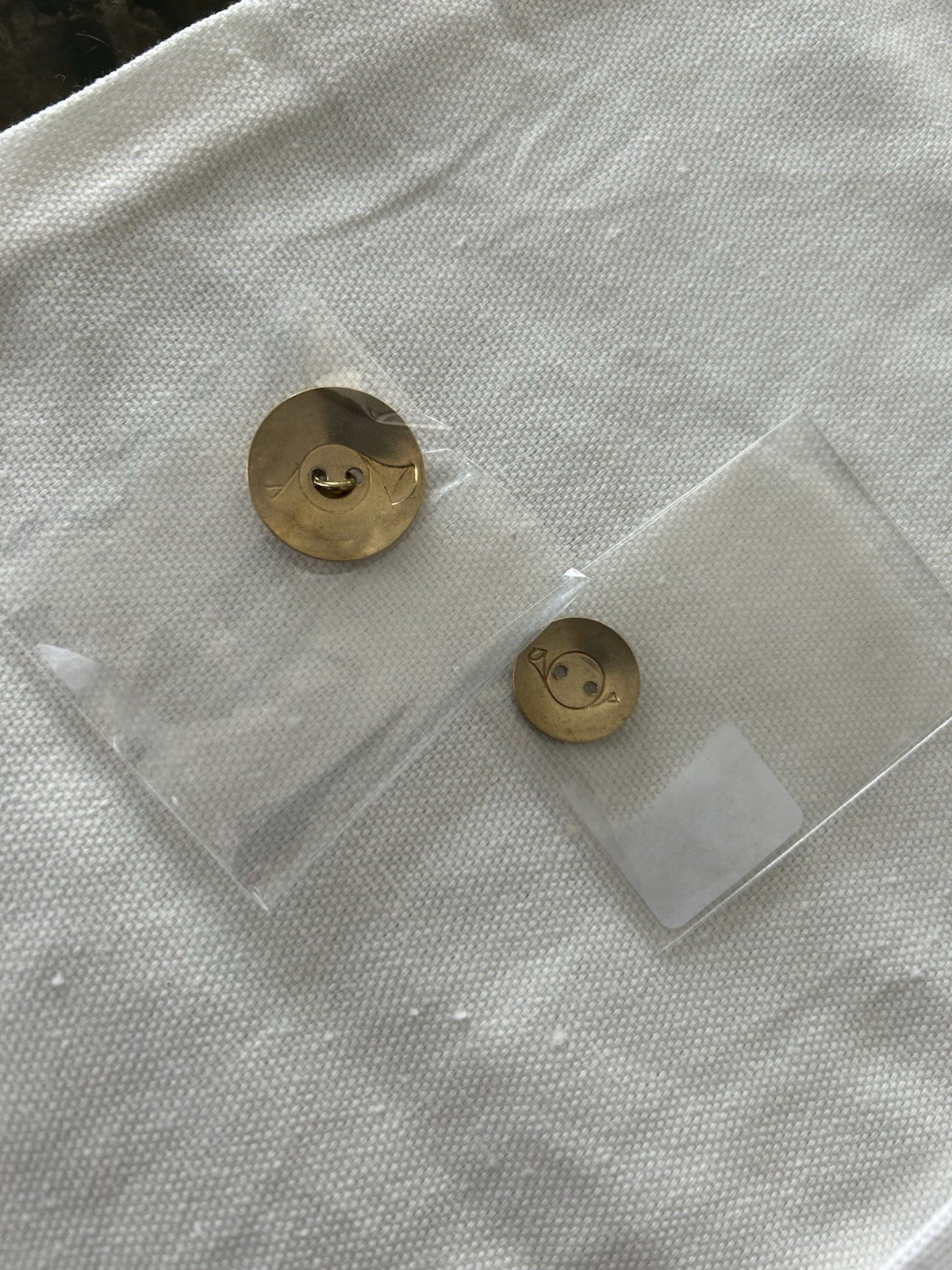 TRAVELER’S Factory Charms Gekkoso gold buttons (LARGE & SMALL)travelers notebook