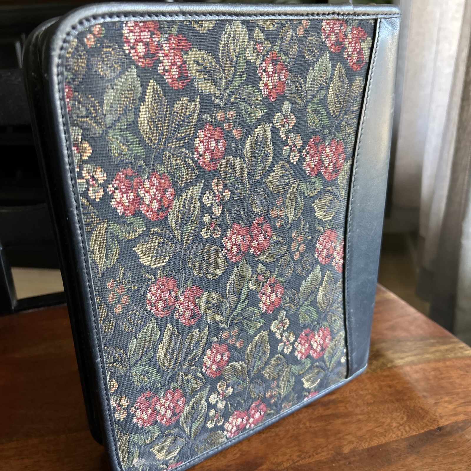 Vtg Franklin Quest Raspberry Tapestry/Leather Zip Around 7-Ring Binder USA