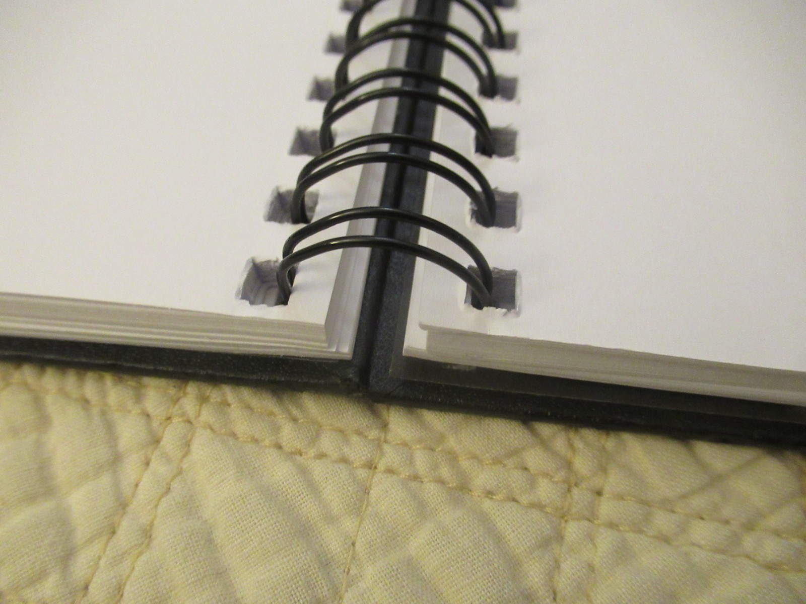 Piccadilly Spiral-Bound Sketchbook (8.5 x 5.5) (Black) (Acid-Free Paper)