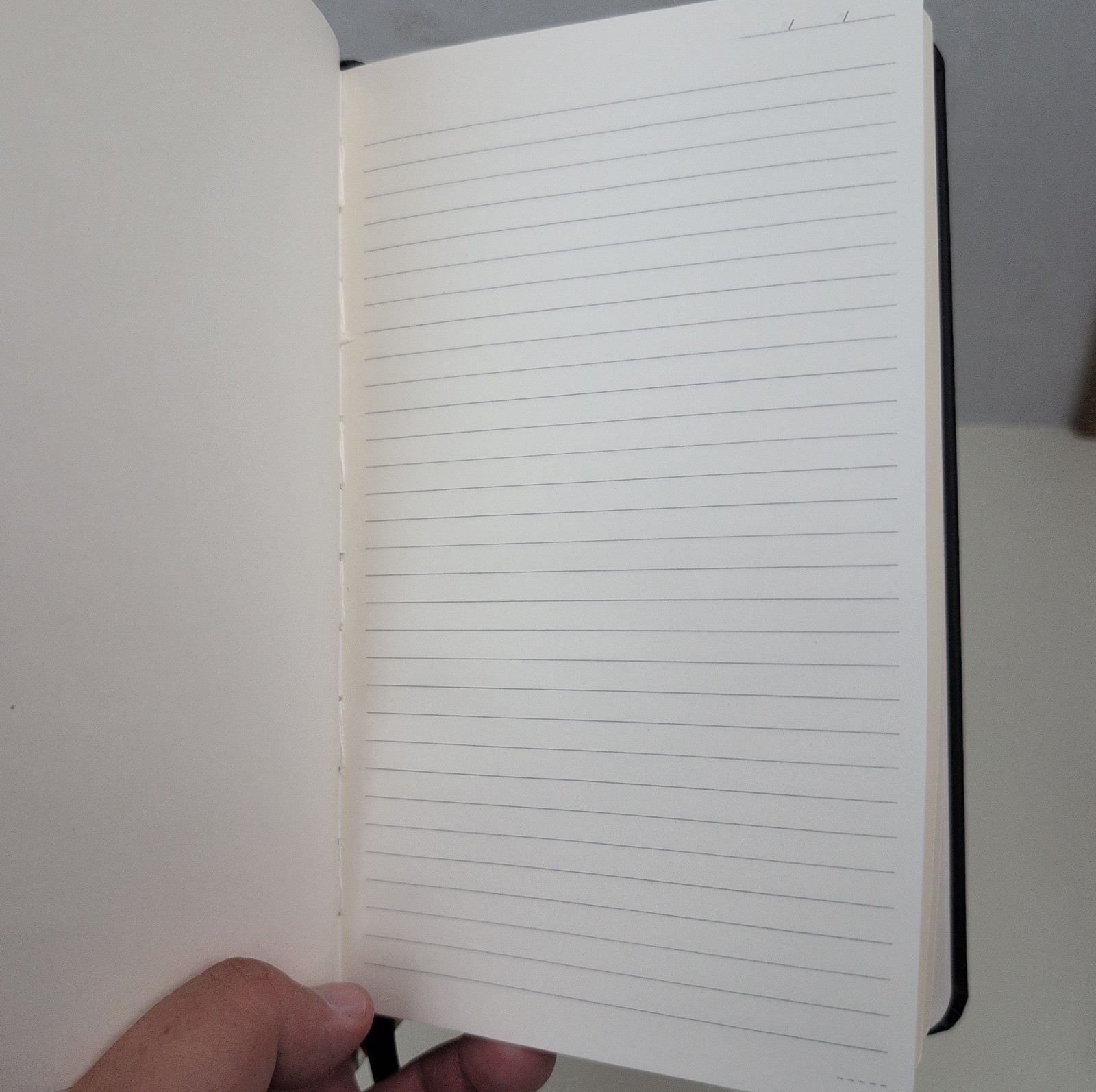 Bookaroo Black Hardcover Lined Journal Notebook Elastic Closure Ribbon Open Box